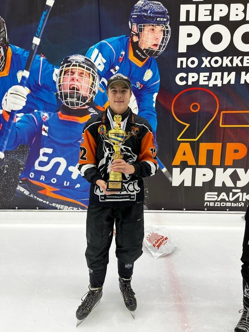 Двукратный Чемпион России по хоккею с мячом